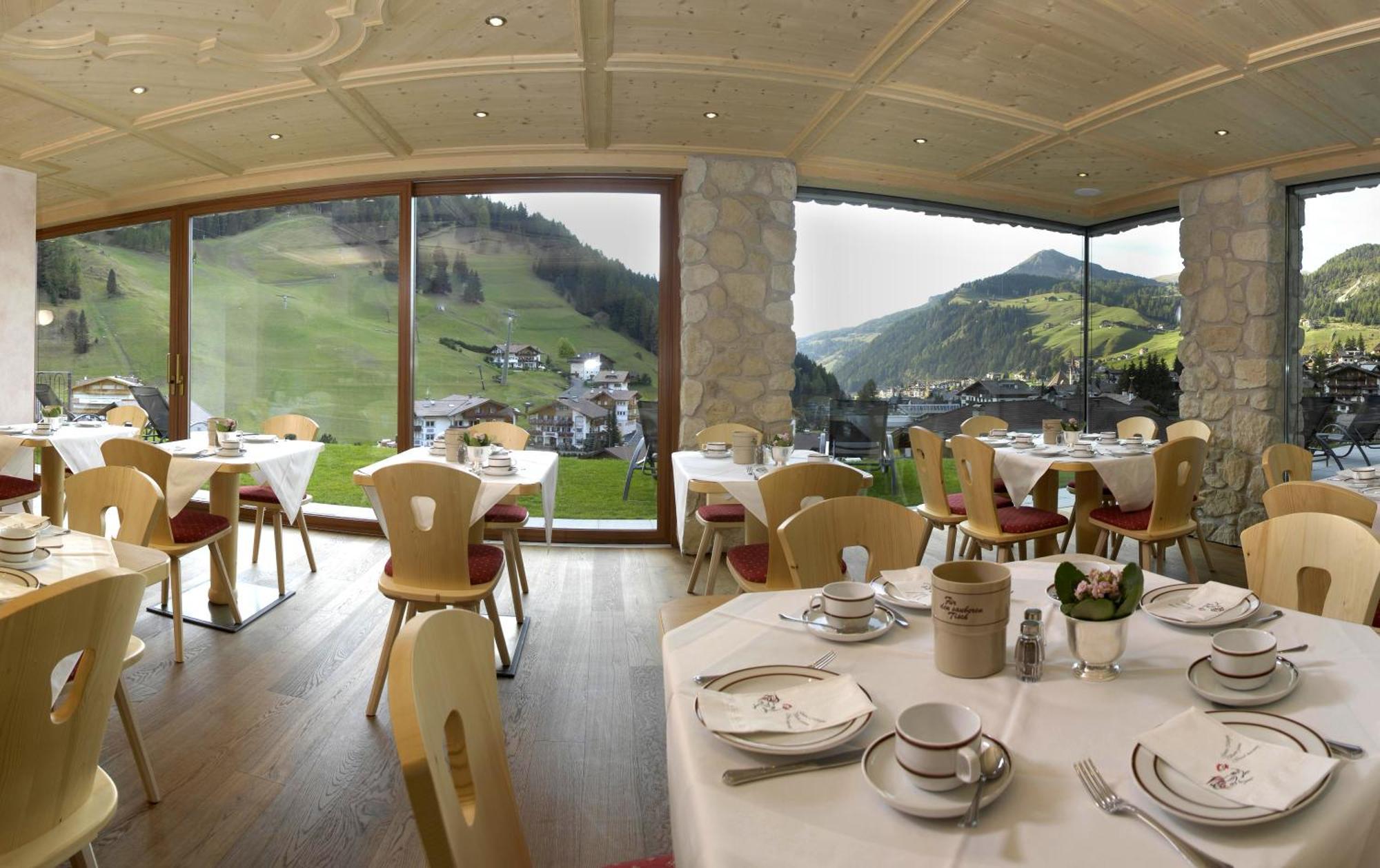 Garni La Tambra Hotel Sëlva Buitenkant foto